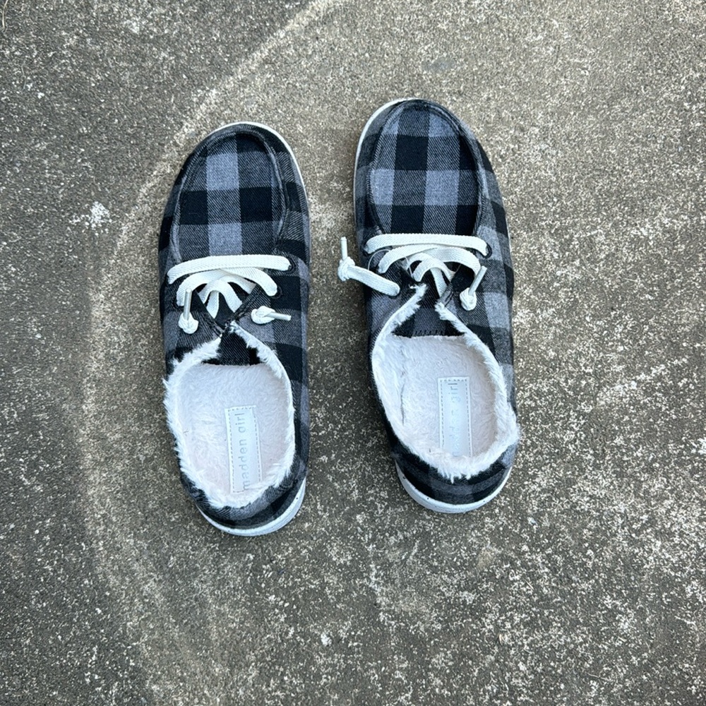 Madden girl Yasmin-F Black plaid shoe - very good used condition.